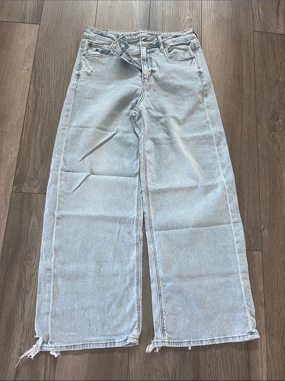 American Eagle Light Wash Wide Leg Women’s Jeans - Classic Casual Style